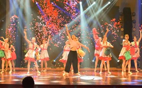 �������I��������~����