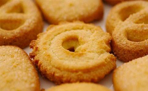 螞蟻搬餅干的作文