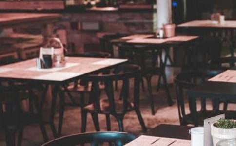 ������R�~