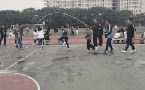 操場上的陽光_650字