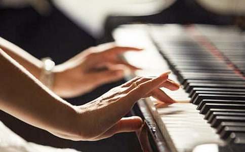 我愛彈琴三年級作文