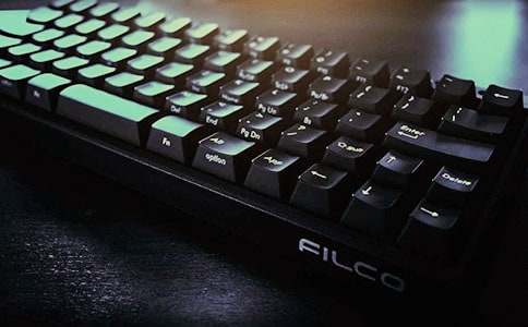 毛筆,鋼筆和鍵盤作文700字