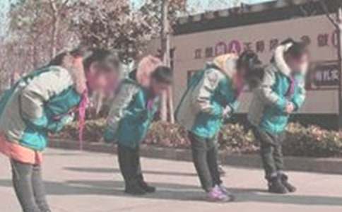 向鞠躬作文300字4篇