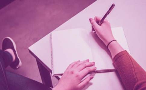 ����ף�R����������W���R�~