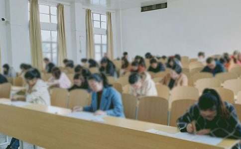 �����Cģ�M��ԇ�}