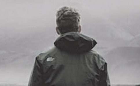 苦難打不倒的男子漢感人作文