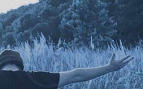 �������ӝh���}����������s�����~