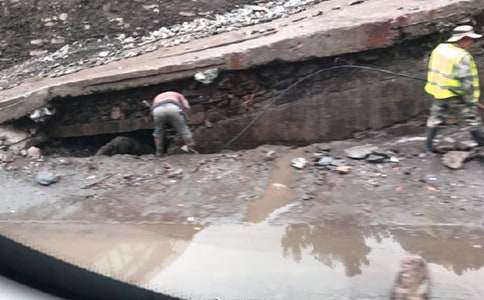 ��ʯ�������˼������