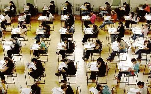 �ְֵĐ۳�һ��ĩ��ԇ����1200�֣����x15ƪ��