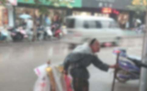 拾荒老人作文800字