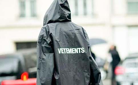 我的第一件花雨衣作文